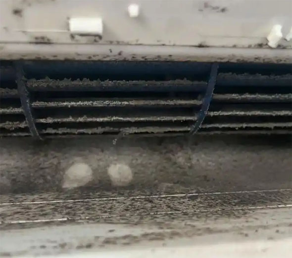 满洲里空调吹的风有股烧焦味是怎么回事